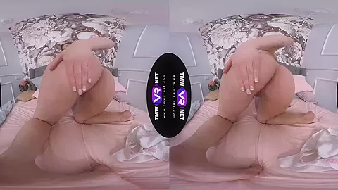 Home alone gets her orgasm