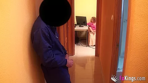 Esmeralda wants to fuck the electrician