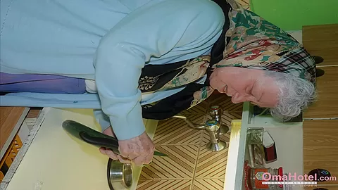OmaHoteL Milfs and Granny Pictures Compilation