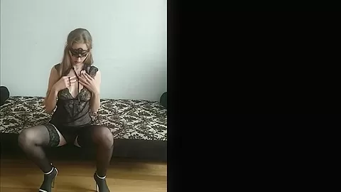 Lonely MILF in stockings stuffing her twat
