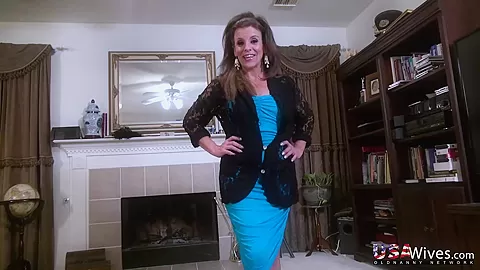 USAwives Mature Lady Solo Striptease and Toying