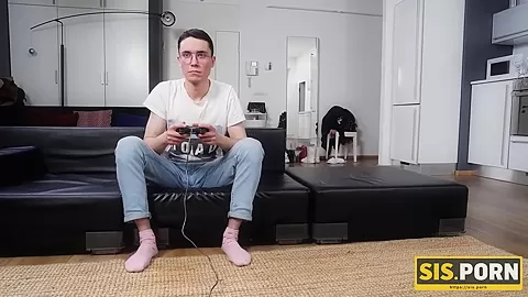 SIS.PORN. Chick returned home after party and tempted stepbro who was playing videogames