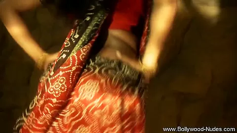 Indian MILF Babe Is Awesome When She Dances
