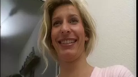 Blondie shows body and dildos herself