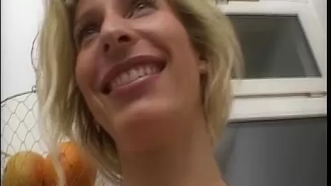 Blondie shows body and dildos herself