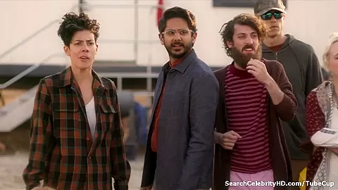 India Menuez and Roberta Colindrez - I Love Dick - S01E06
