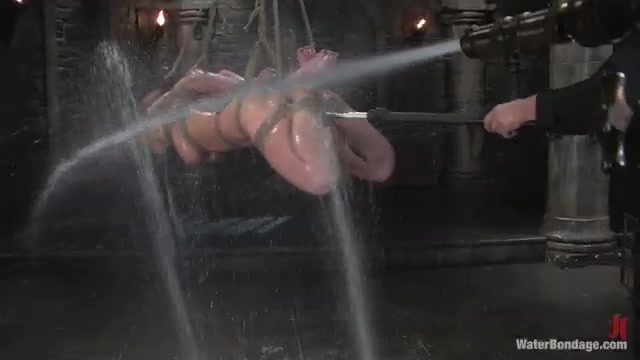 Scarlett Pain Is Introduced To Waterbondage - Kink