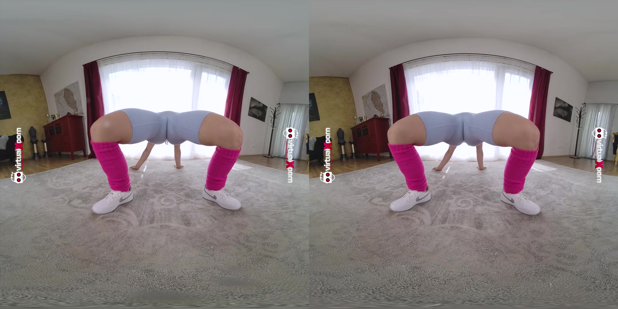 Milf Lola Danger stretching her flexi body