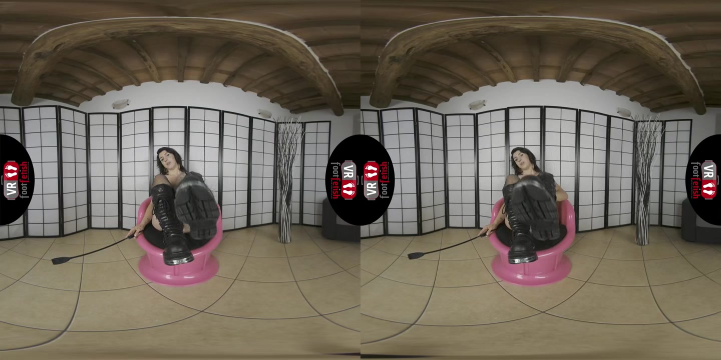 Mistress Molli Gets Wild As She Takes Her Boots And Lingerie Off In Virtual Reality - VRFootFetish