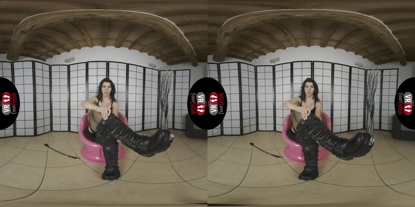 Mistress Molli Gets Wild As She Takes Her Boots And Lingerie Off In Virtual Reality - VRFootFetish