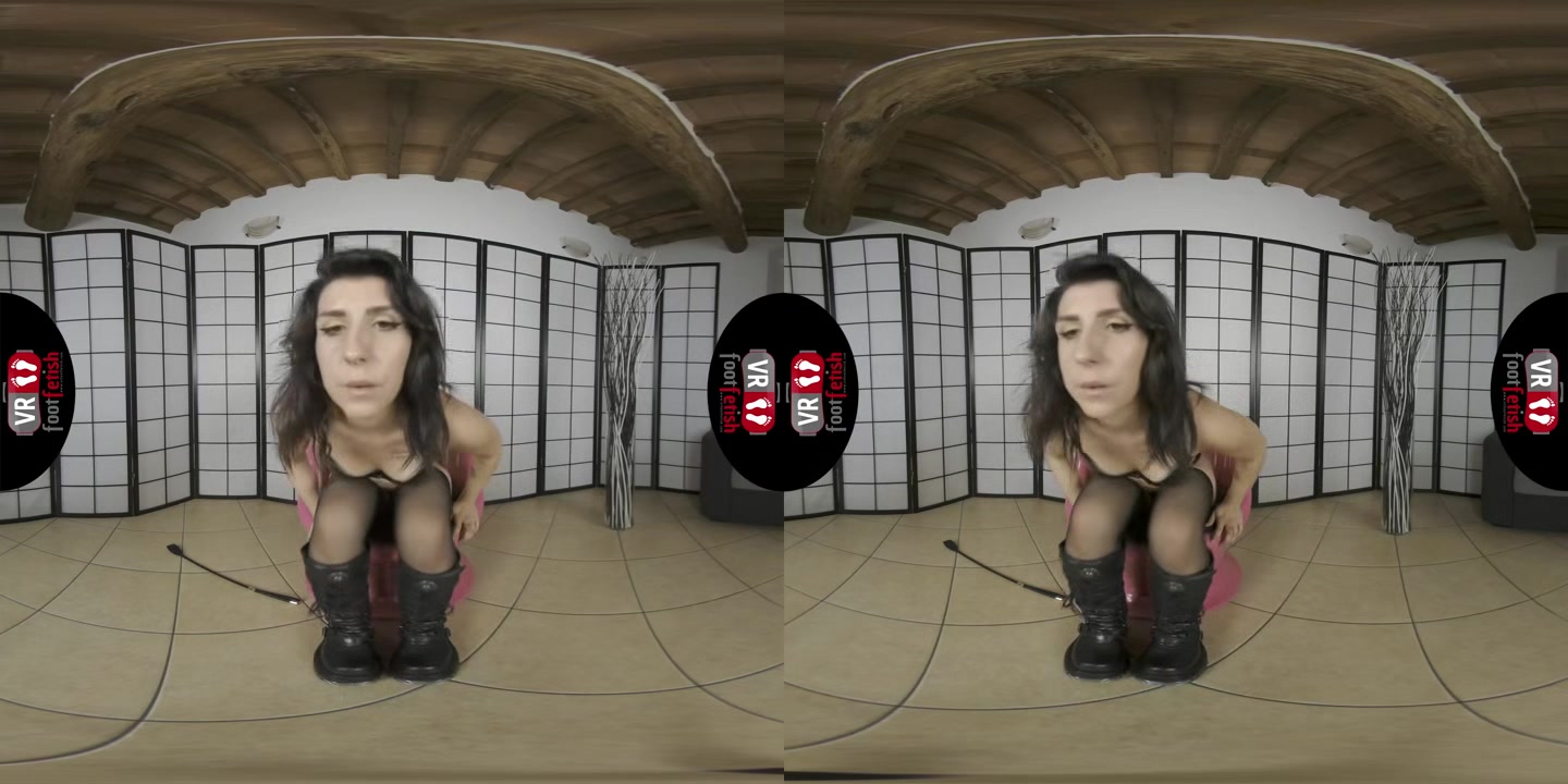 Mistress Molli Gets Wild As She Takes Her Boots And Lingerie Off In Virtual Reality - VRFootFetish