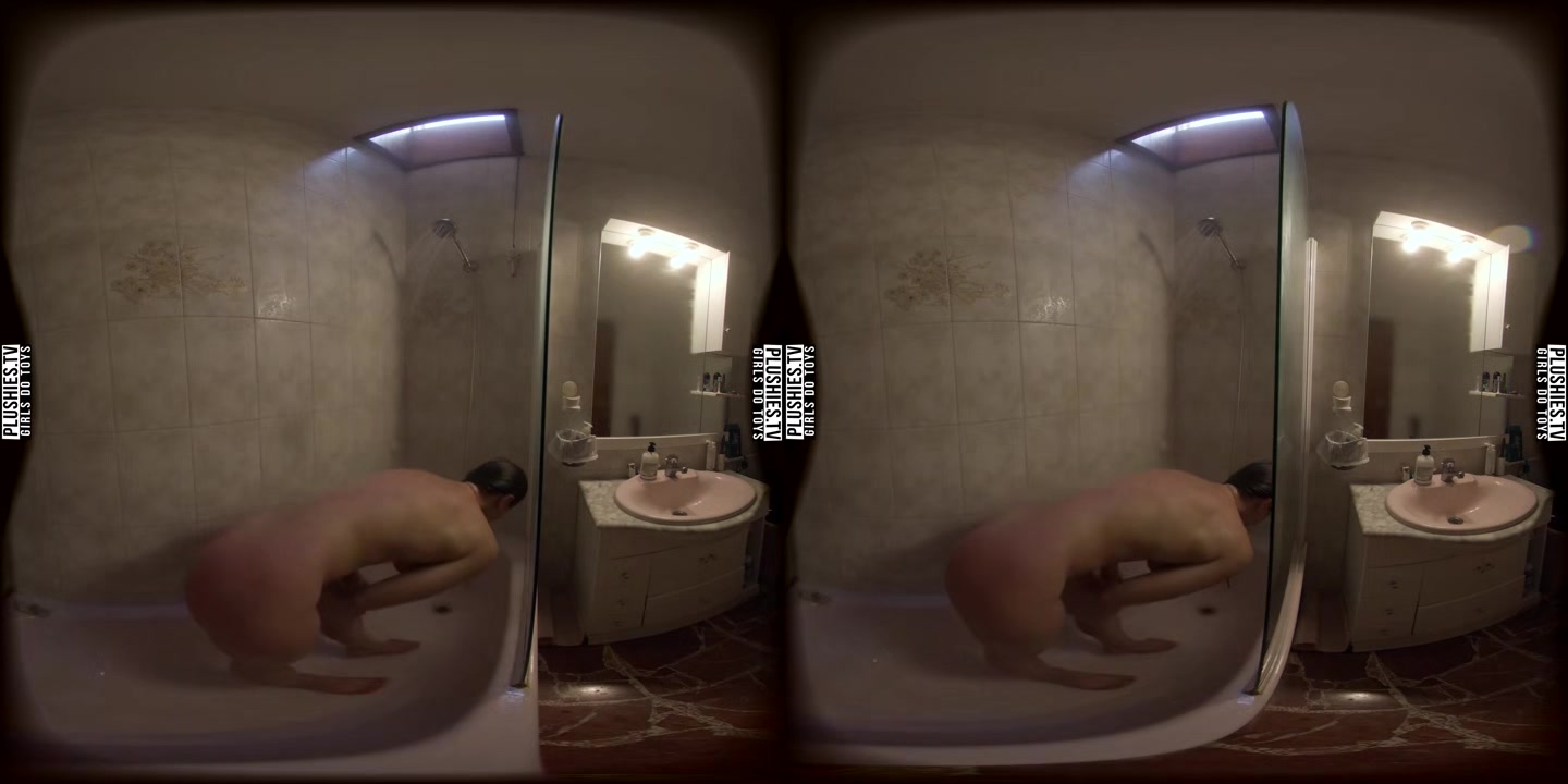 Mango Showering And Drying Hair Before Dancing Lapdance For Stranger - PlushiesVR