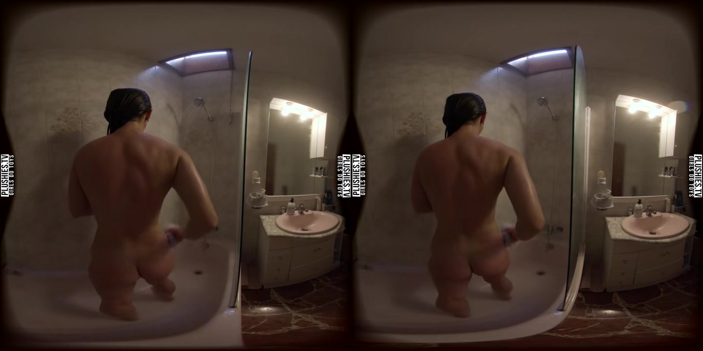 Mango Showering And Drying Hair Before Dancing Lapdance For Stranger - PlushiesVR
