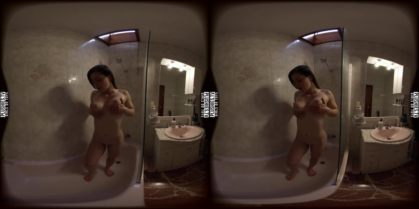 Mango Showering And Drying Hair Before Dancing Lapdance For Stranger - PlushiesVR