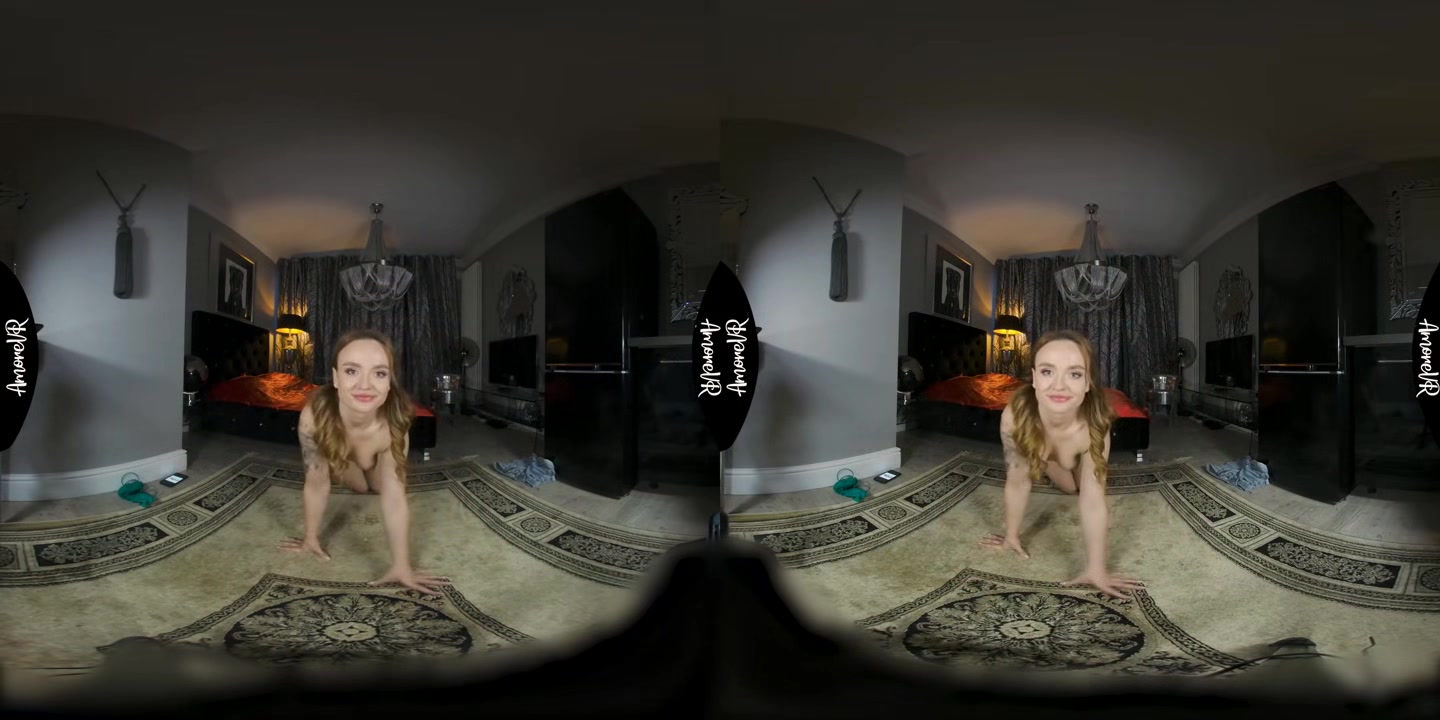 Naked Yoga - AmoreVR