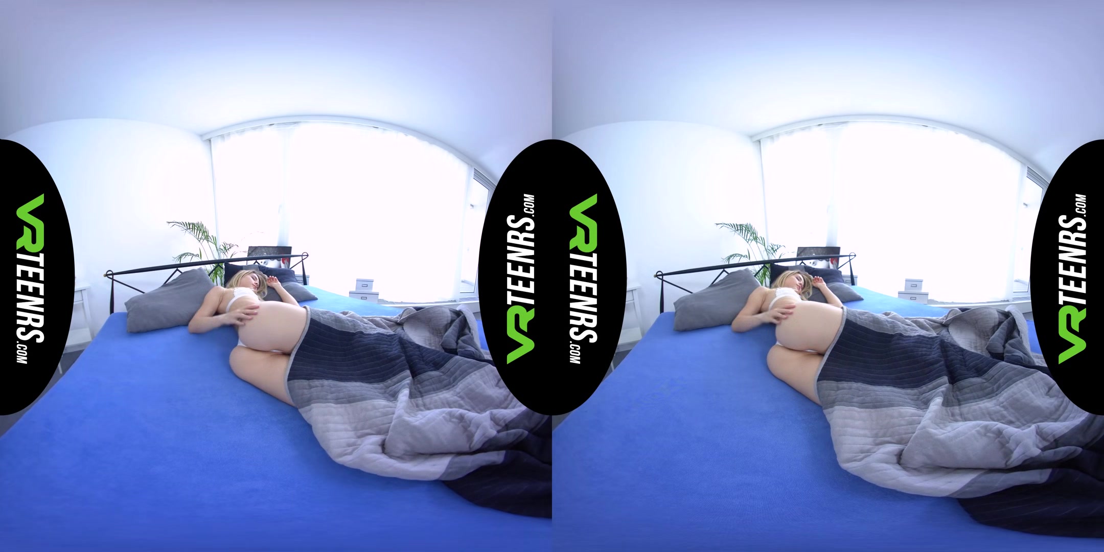 Teen Toying Herself In Vr - Blonde In Bed With Glass Dildo