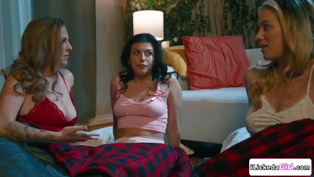 Lesbian stepdaughter and big tits stepmom sharing one woman