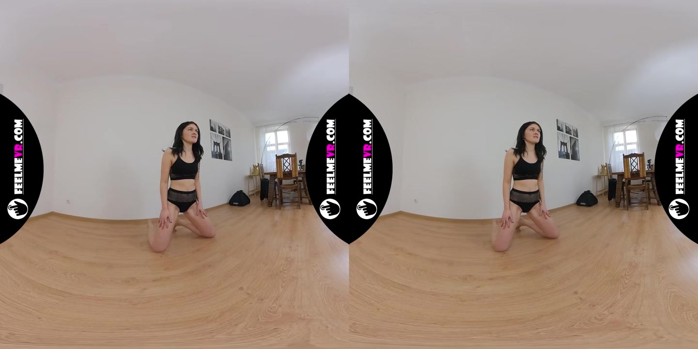 180vr Video With Sexy Milf Lavra Poses Naked With Open Legs - FeelMeVR