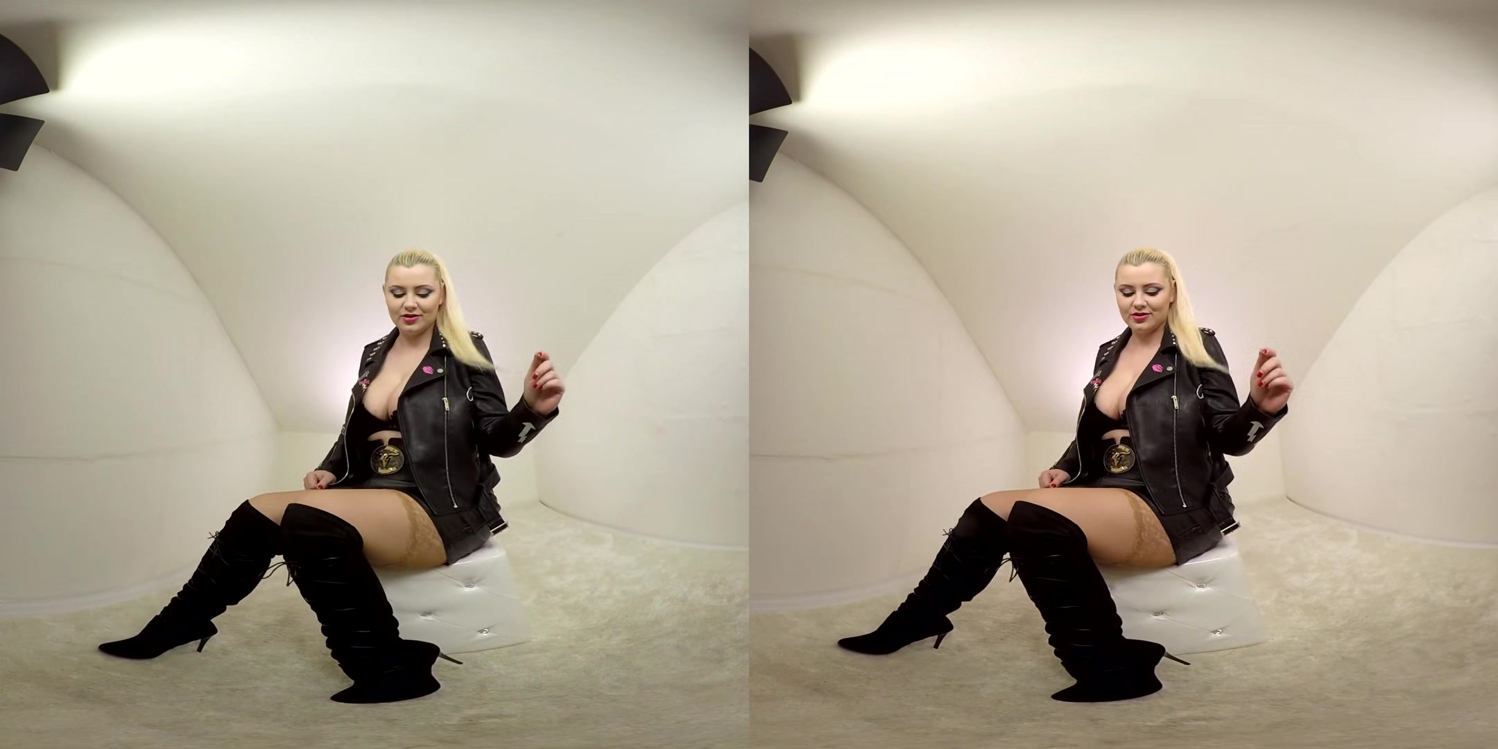 Alexa Bold Gets A New Toy - Big Tits Shaved Toying