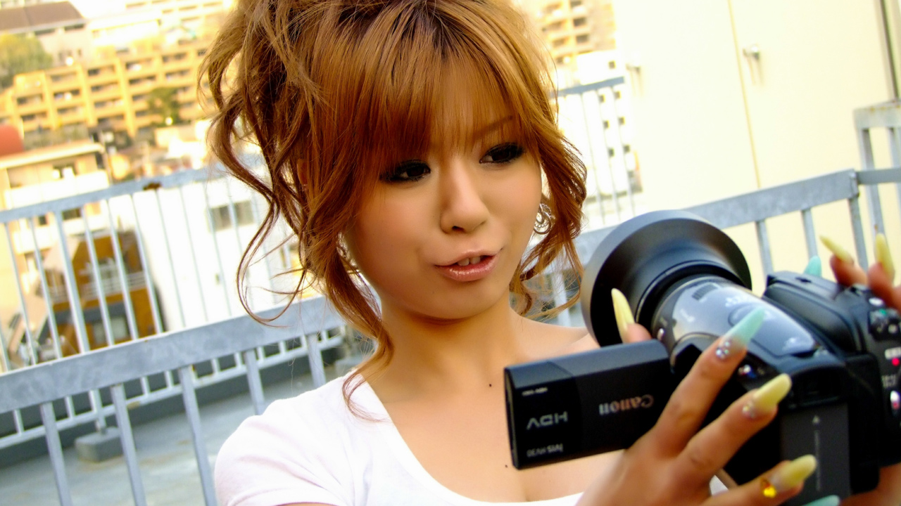 NipponHD : Cute Asian girl wears a vibrator in her shorts