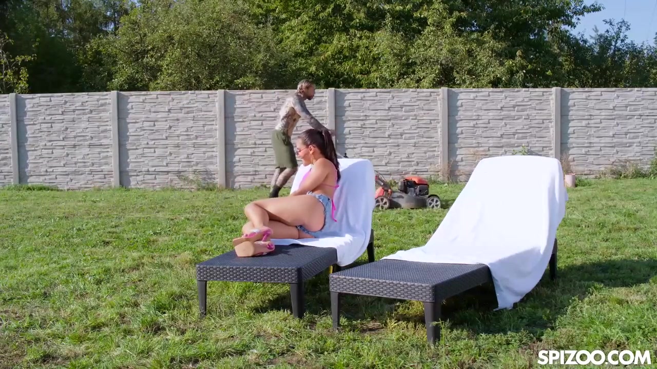 Dean Van Damme And Apolonia Lapiedra - Sexy Body Makes Her Crush Fall In Love