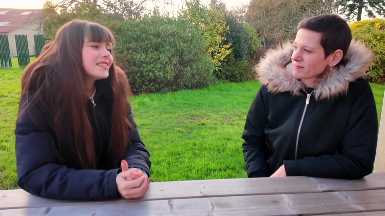Gwen, 27, manager in Lyon! - Jacquie et Michel TV