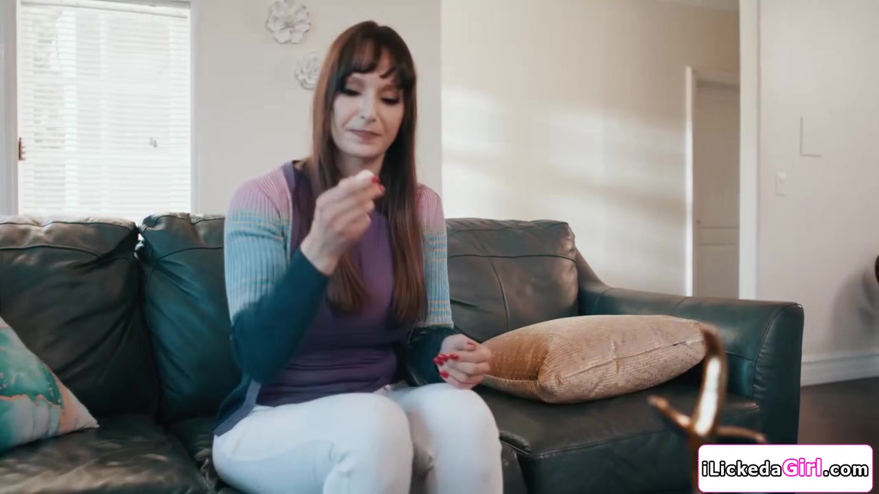 Stepmom using vibrator on her teen stepdaughters hairy pussy