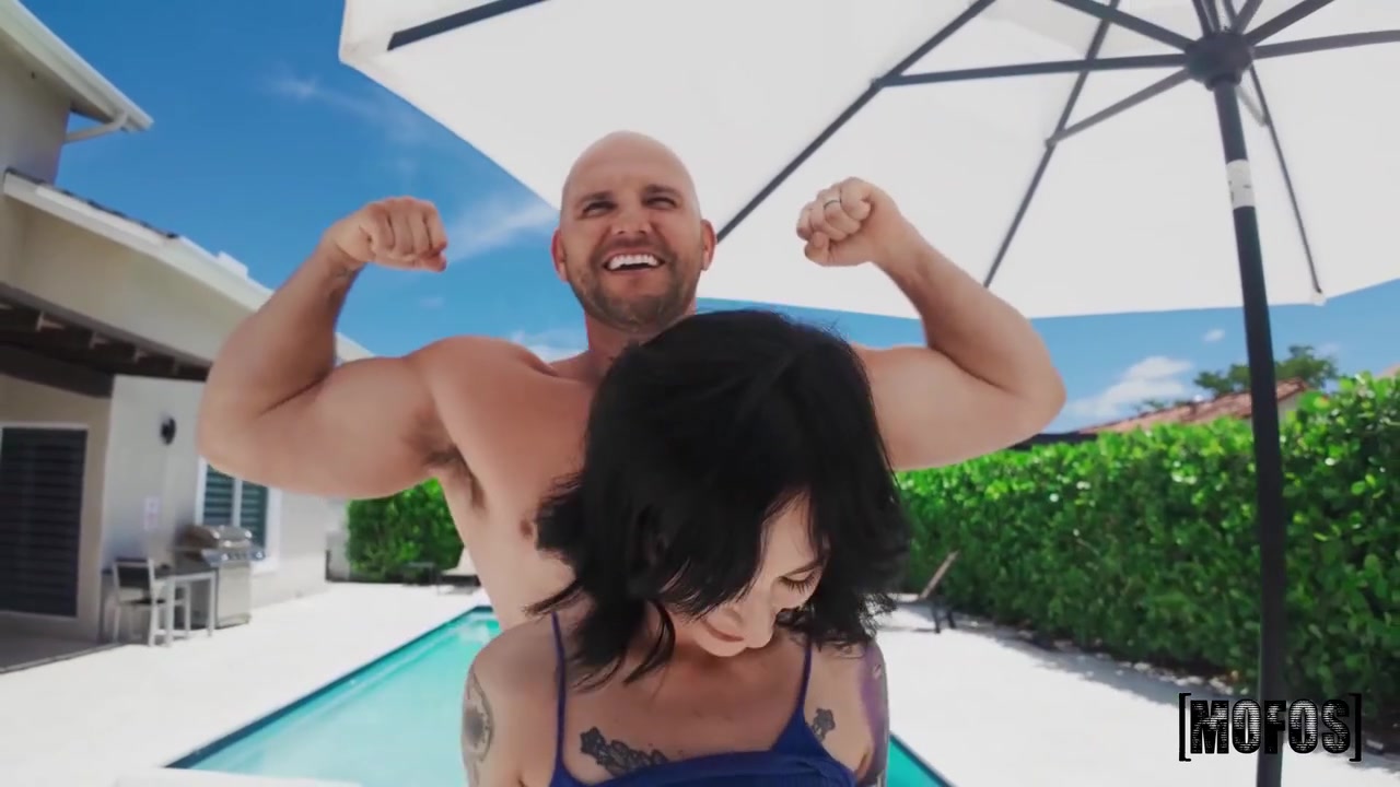 Lysagna Delray In Deepthroats Jmacs Thick Cock Poolside
