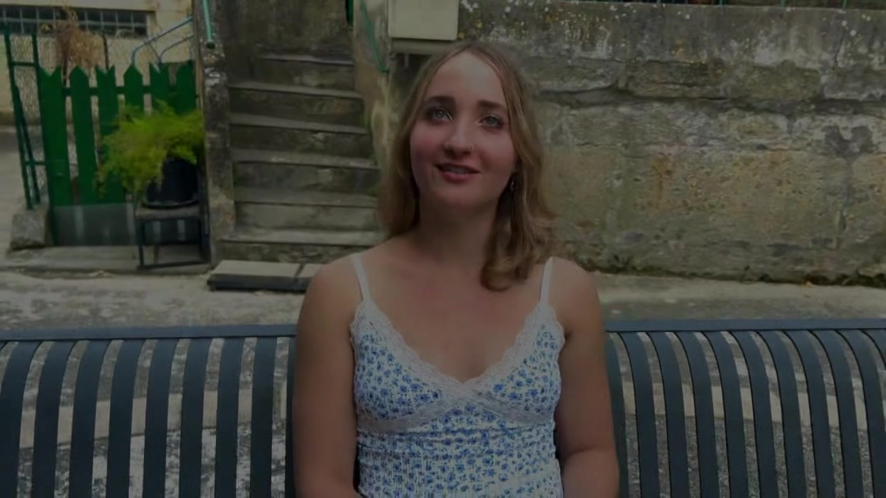 Sya, 33 years old, beautician in Besançon! - Jacquie et Michel TV