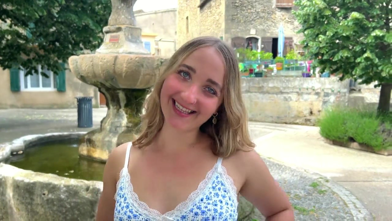 Sya, 33 years old, beautician in Besançon! - Jacquie et Michel TV