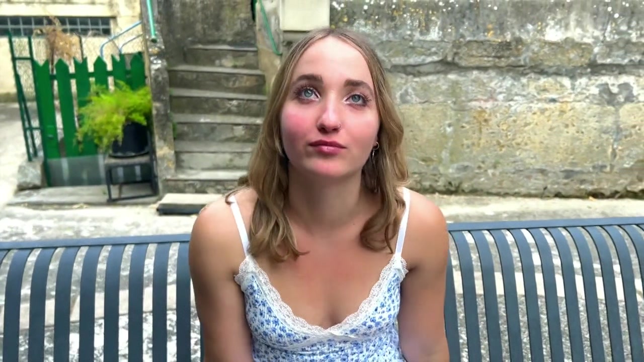 Sya, 33 years old, beautician in Besançon! - Jacquie et Michel TV