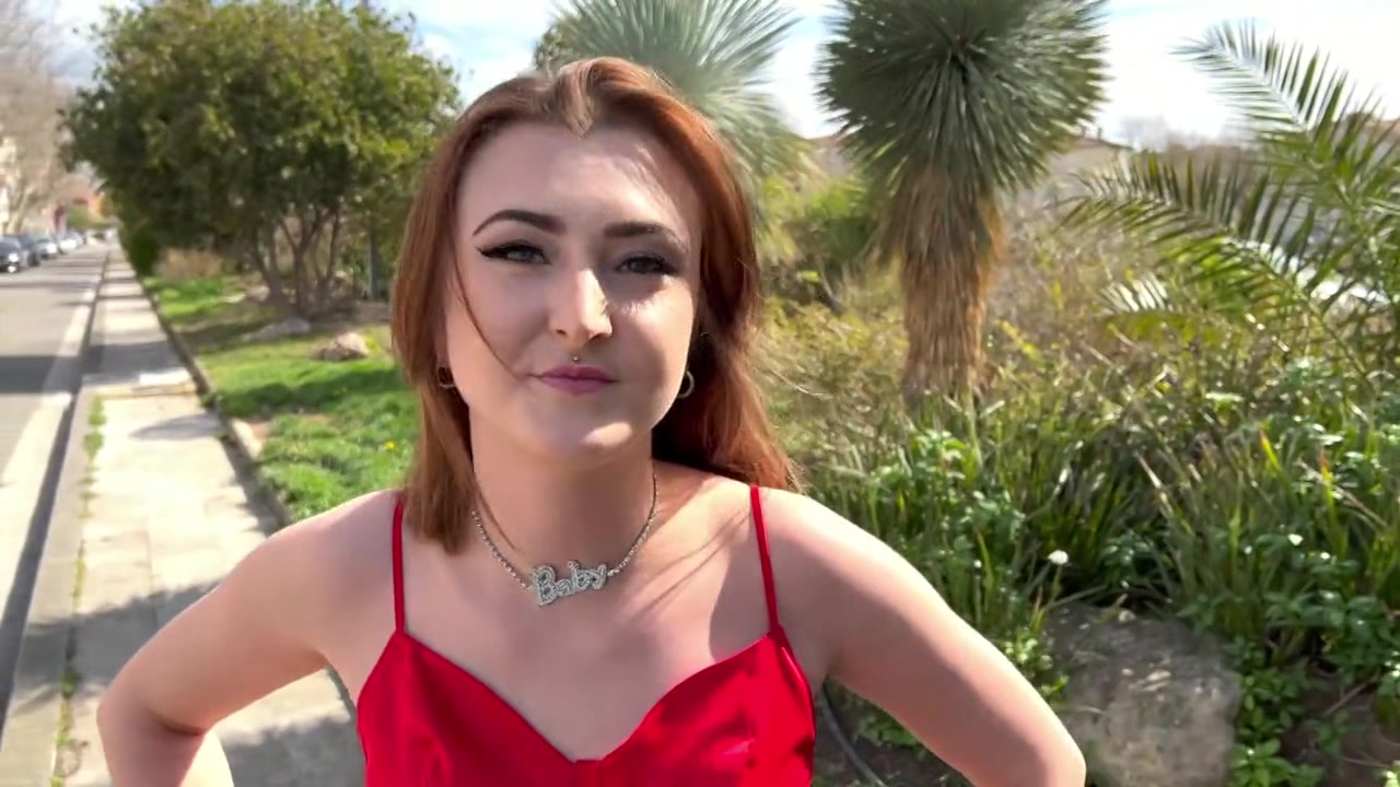 Polly, 28 years old, pole dancing and lesbian games for the naughty girl from Aix-en-Provence! - Jacquie et Michel TV