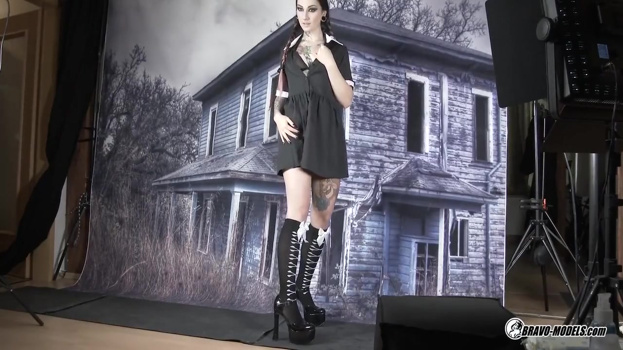 430 - Photoshoot Backstage With Sharlotte Thorne