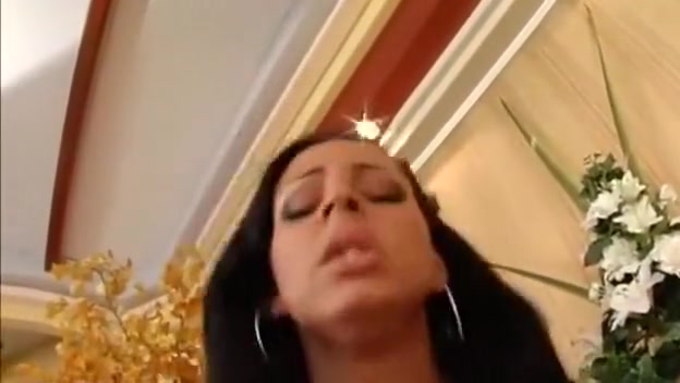 Shemale Isis Fucked Bareback