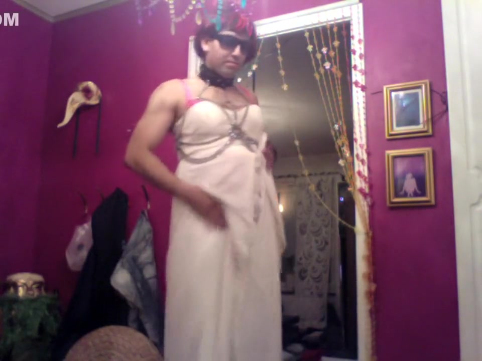 Moniq, cute crossdresser have fun