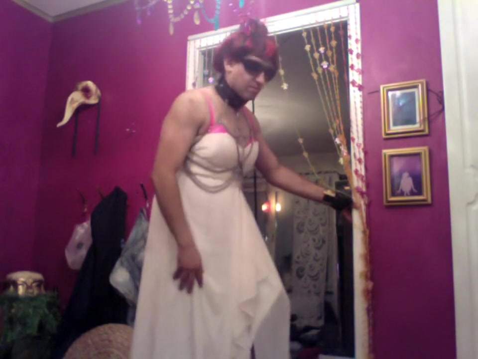Moniq, cute crossdresser have fun
