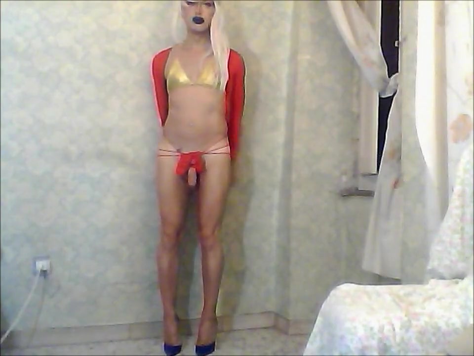 Katia Misson is masturbating for you