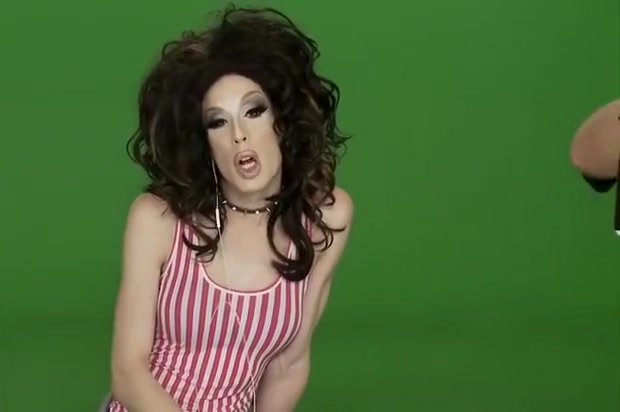 Drag Queens React to Straight Porn