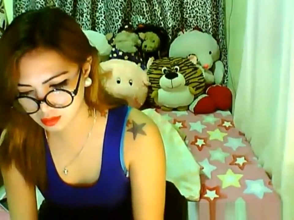Solo Asian TS jerks off her dick