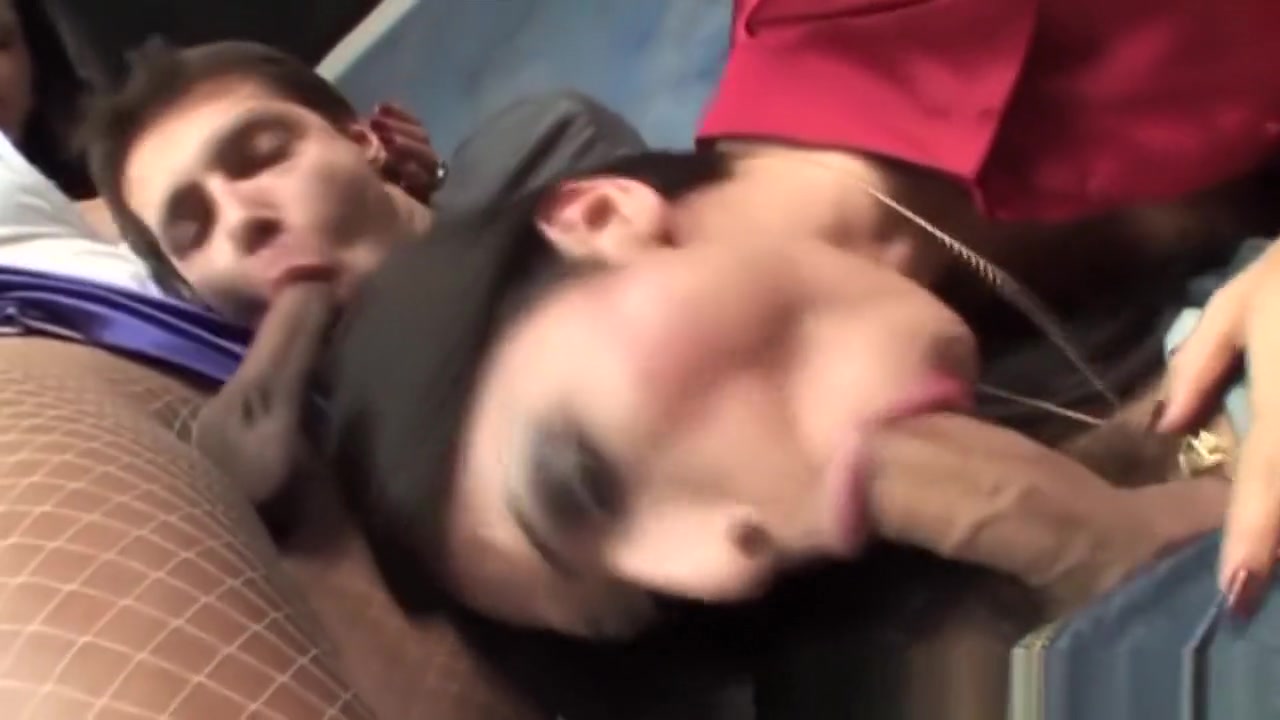 Sexy tranny shoots jizz