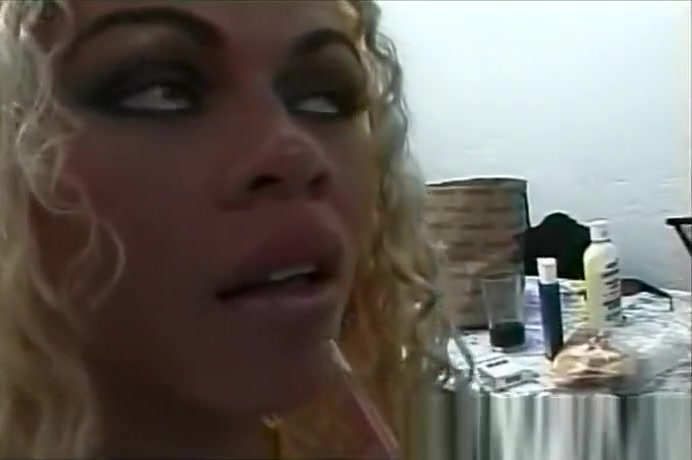 lady-twink nudebackin\' It, Scene 4 - Monique Prado