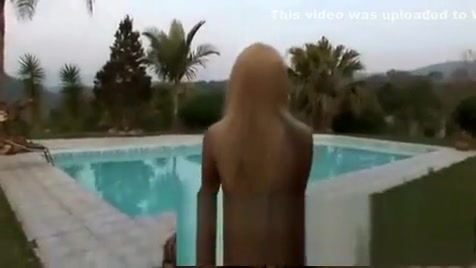 busty blond shemale babe Tugs Her 10-Pounder Pools