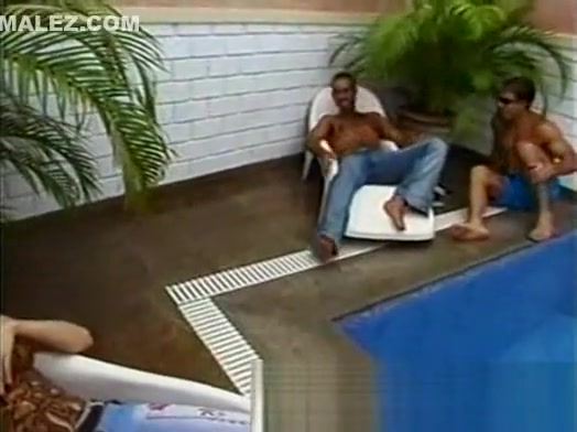 two slutty boyz Share blond tranny