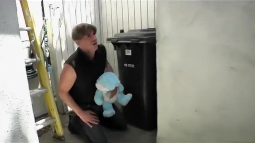 Domme shemale cop Sasha Strokes fucks thief for punishment