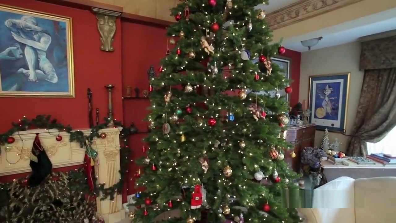 Black christmas cock for hot tranny