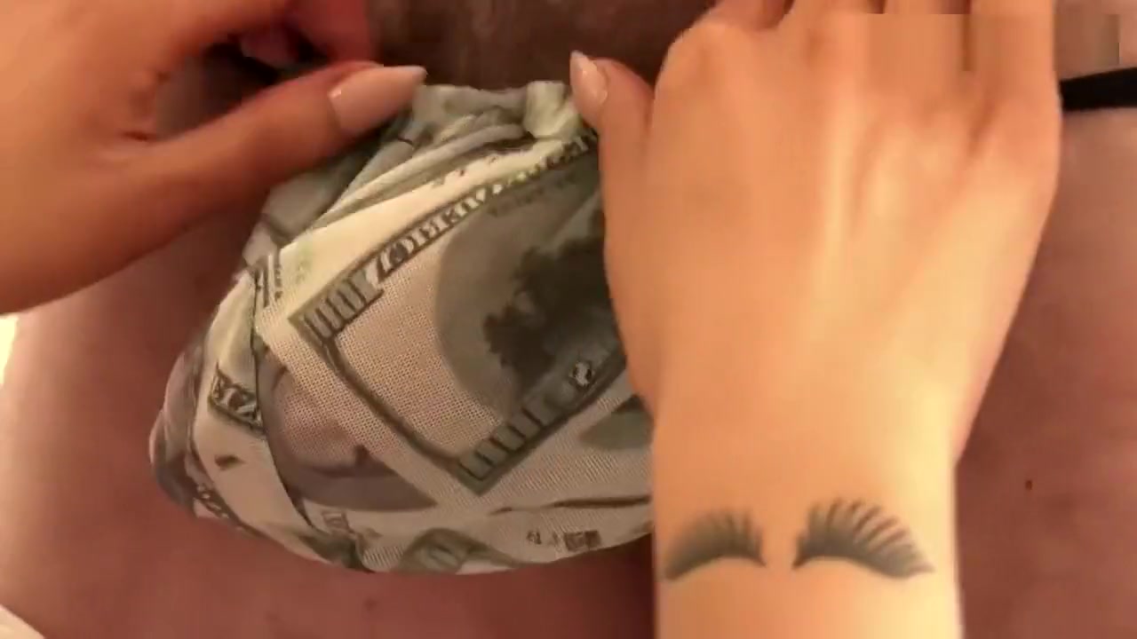 Spanish shemale and her boyfriend sucking each other