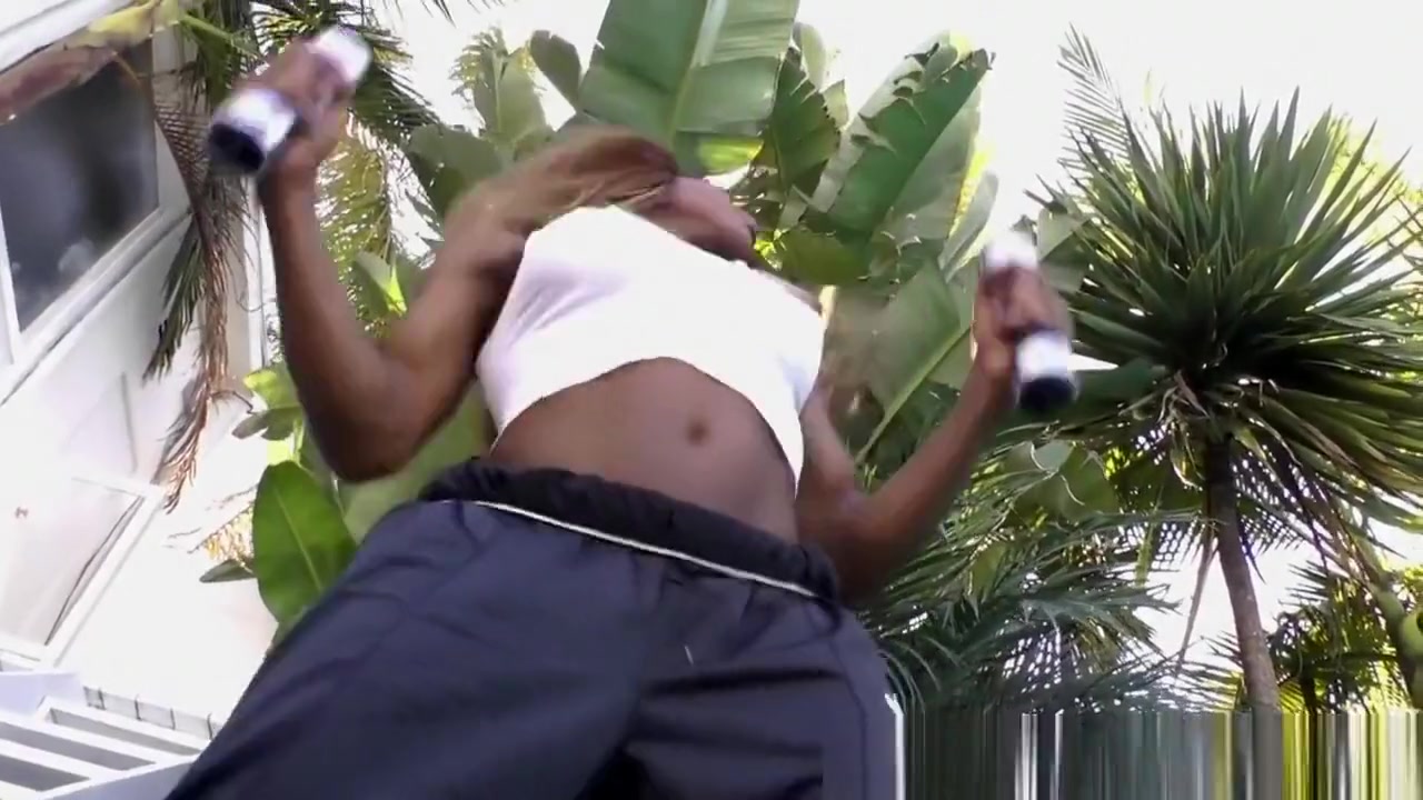 Athletic nubian tranny sucks on huge dick