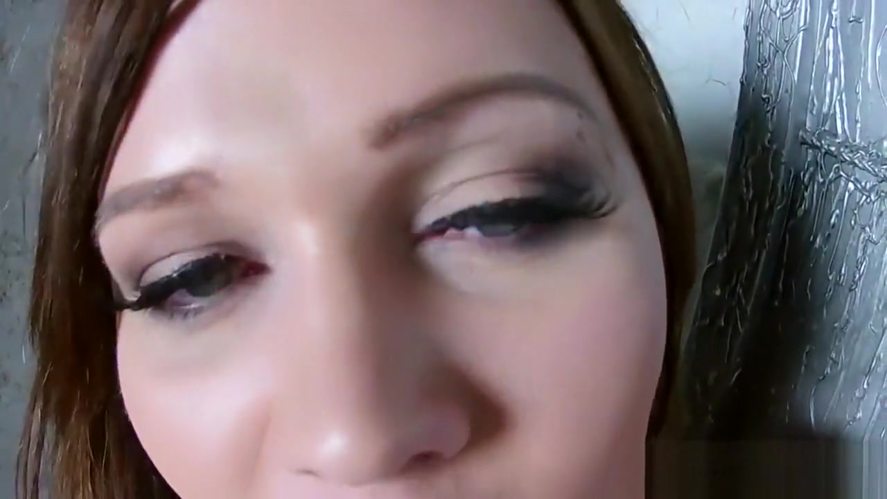 Alluring Russian Tranny Wanks Her Fat Cock