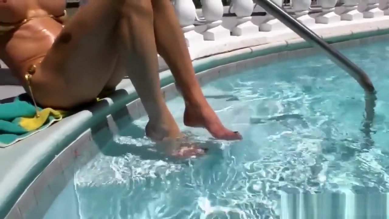 Busty shemale fucks a beauty before cumming