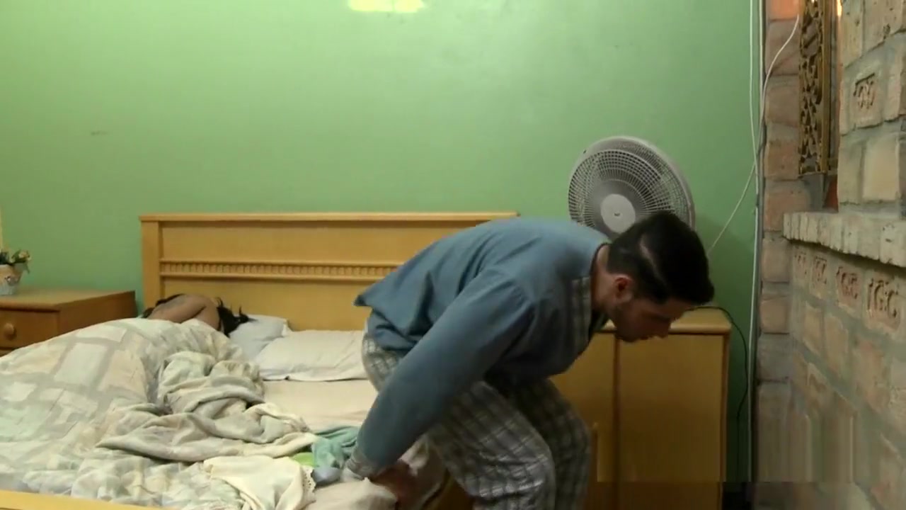 Huge cock guy anal bangs tranny burglar